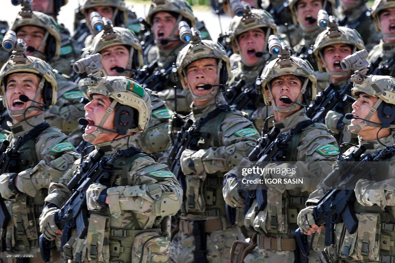 土库曼斯坦装备的意大利伯莱ARX塔突击步枪