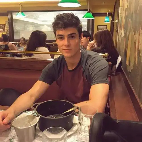 其实没有体验过外籍男人这件事一点都不遗憾！[捂脸哭][捂脸哭]记得在霄云路的一个酒吧