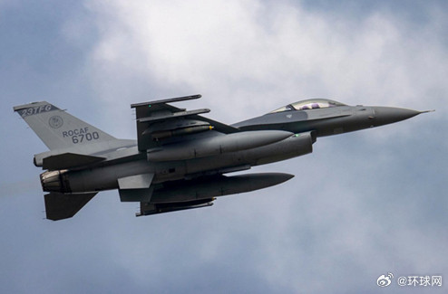 台军成功打捞F-16V坠海战机黑匣子，失联飞行员遗骸仍未寻获