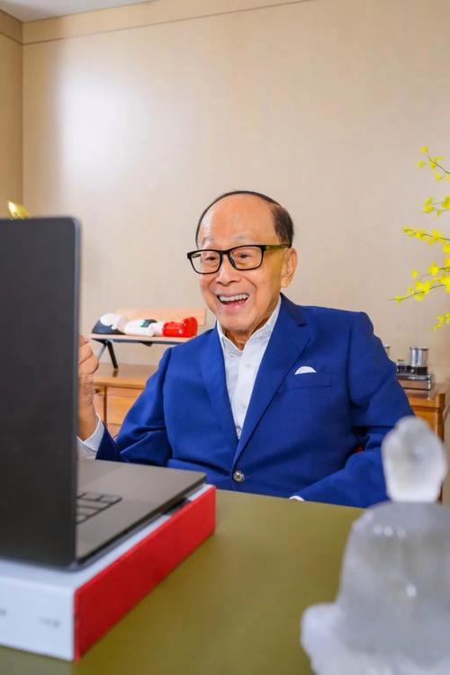 李嘉诚出售了43个港口,为何卖给美国财阀,不卖给中国企业?
