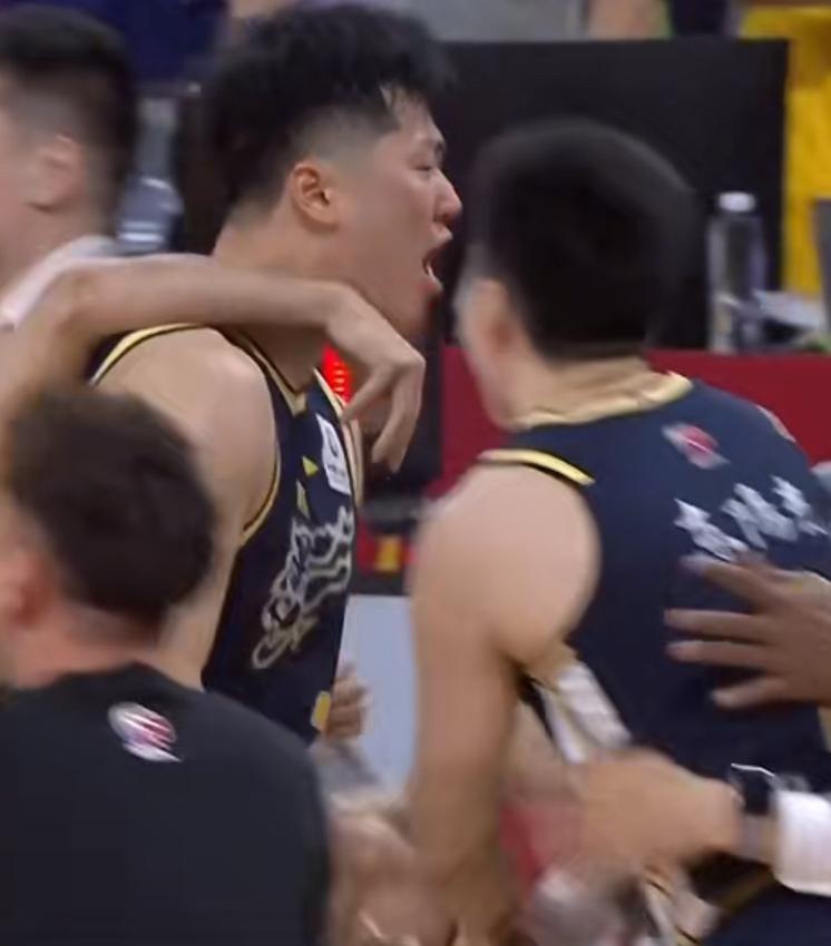 广东还活着！张皓嘉、胡明轩、奎因，真英雄！！！京粤大战，真是从不缺精彩剧情，