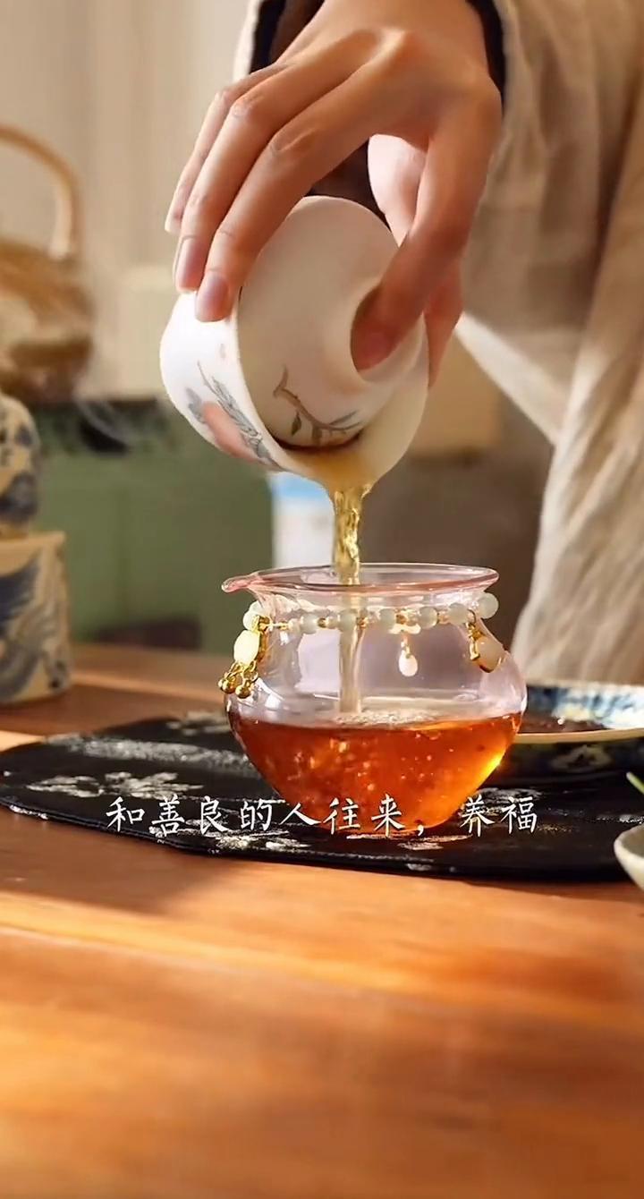 素心相交，无言也暖。交朋友增体面，不知交朋友益身心。和优秀的人同行，养时；和乐