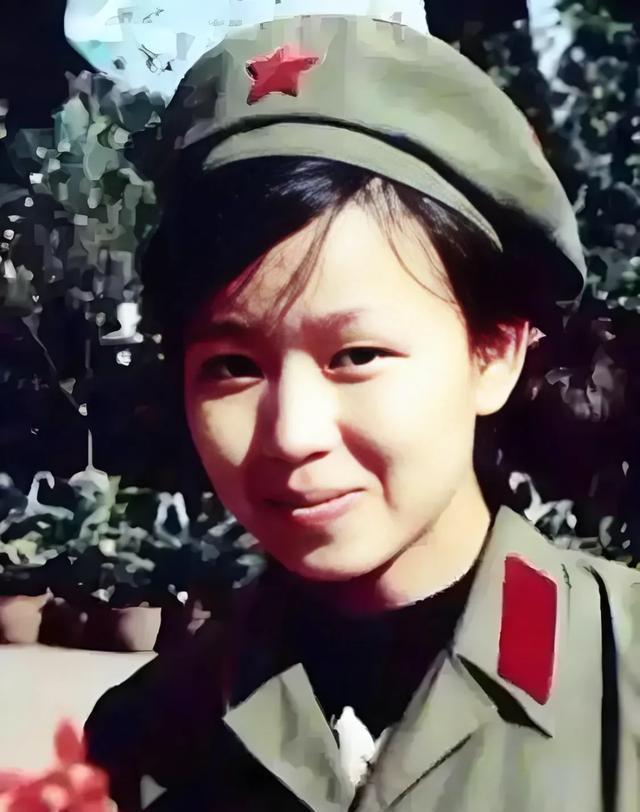 老山战役一等功女兵！18岁钟惠玲死守战地救护所，血火中抢救百名战友，在炮火废墟里