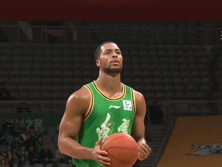 辽宁终于淘到宝贝了！新外援莱迪真的是太实用了，作为一名锋线球员，投篮命中率极