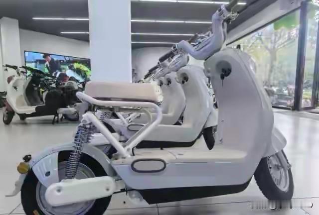 新国标电动车销售遇冷：市场背后的冷思考在城市的大街小巷，电动车曾是一道独特