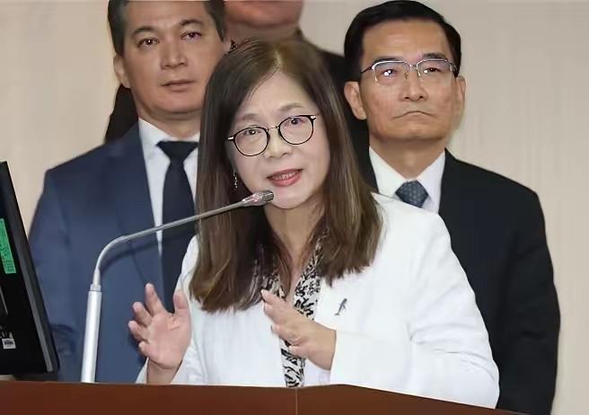 湾湾表示不服！台海委会那个主委管碧玲，这两天又出来发文装样子了。她说啥？说"