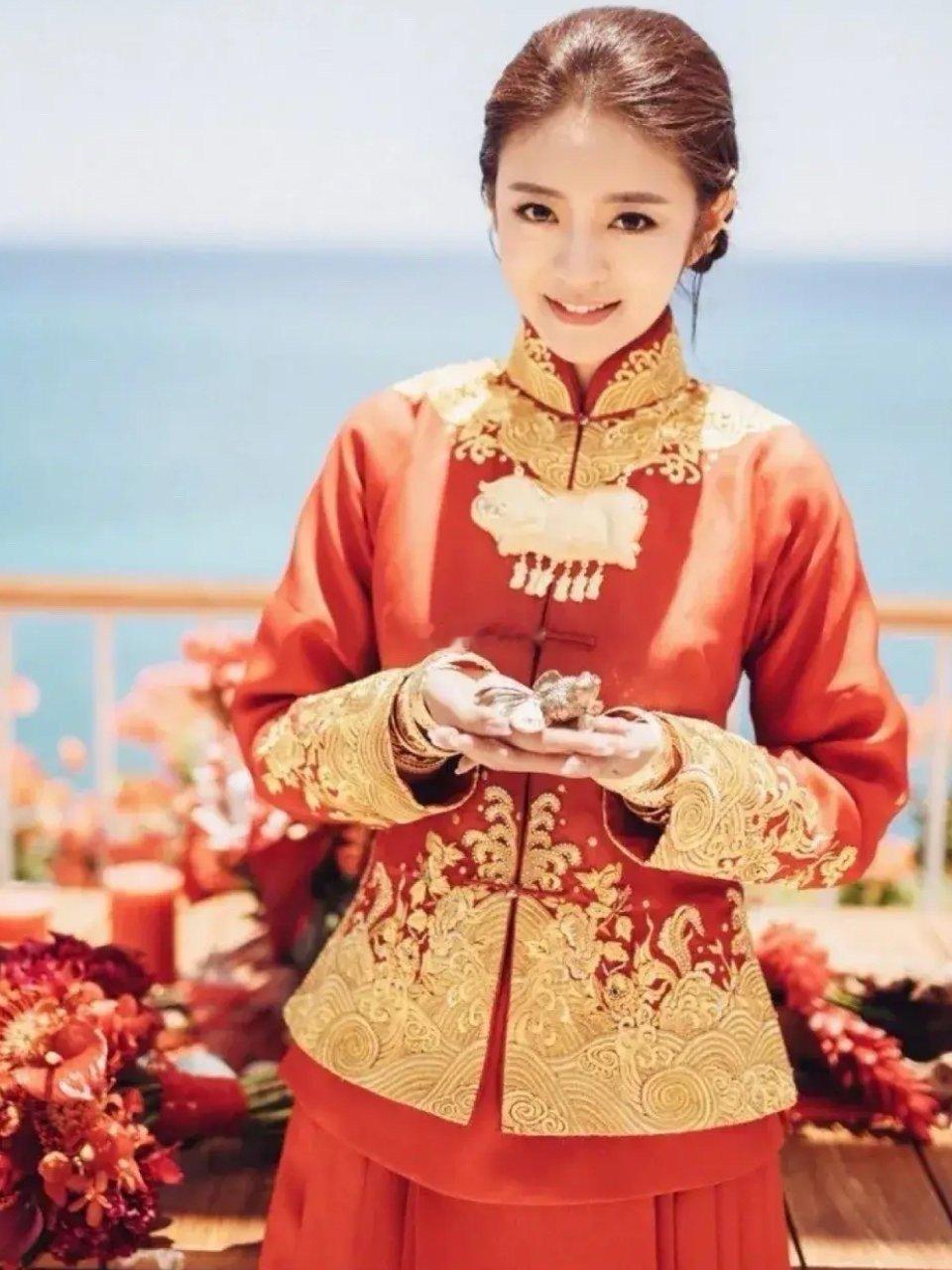 女明星的出嫁黄金项链：安以轩的黄金猪，何超莲的荷荷美美​​​