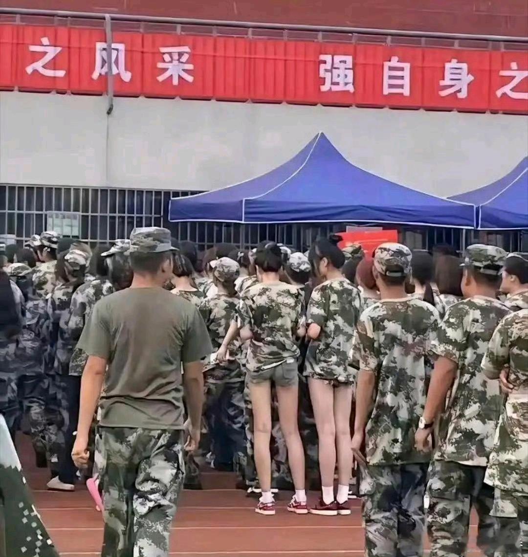 为什么军训有人拒绝穿长裤呢？是为了美观吗