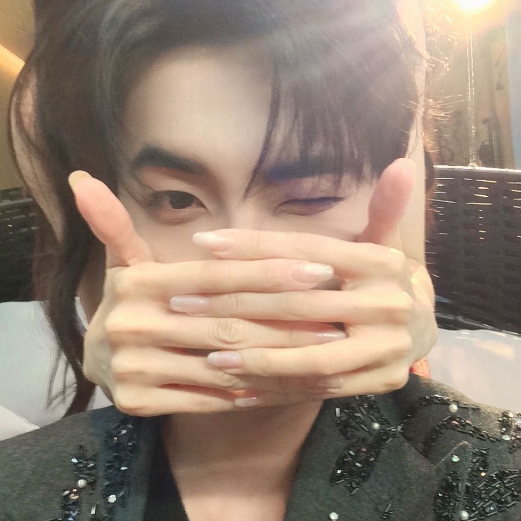 李一桐的手真的太太太好看了​​​