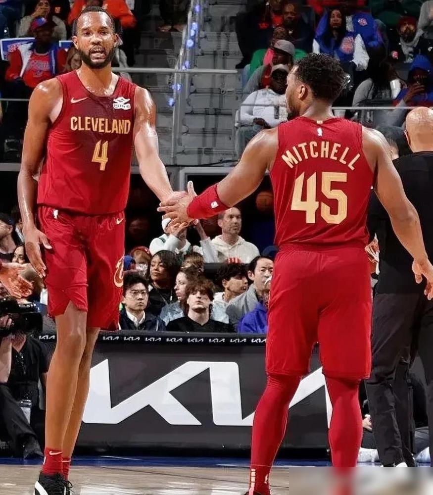 你们别不信！现在的骑士队，不管谁来，他们三个也是非卖品，都有——说白了，虽然