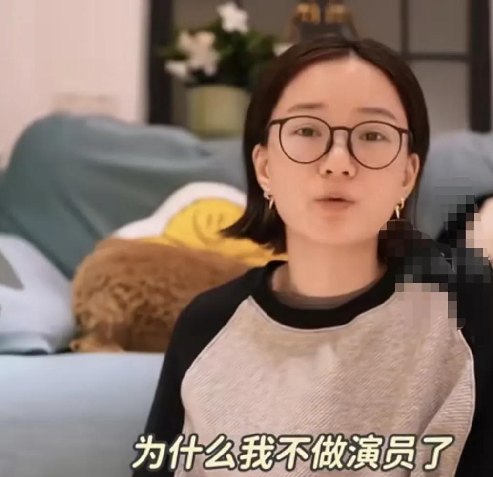 演员馨子回应不拍戏，说：“为什么我不做演员了，因为没有人找我演戏了，只要还有戏拍