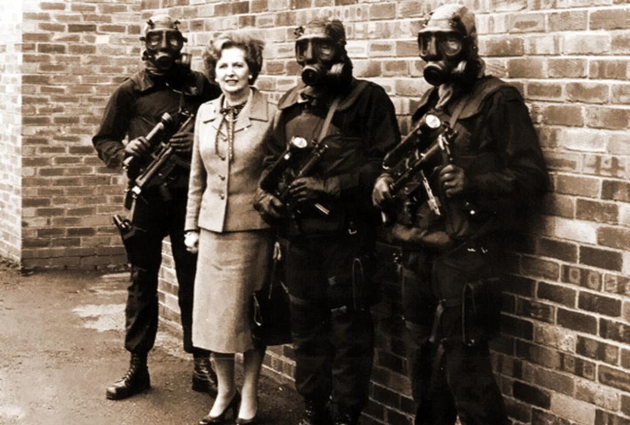 1980年5月英国首相撒切尔夫人和第22特种空勤团士兵在突袭伊朗大使馆行动之后合