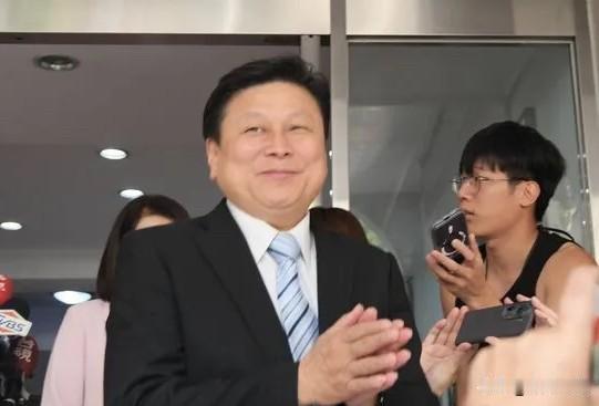 昨被韩国瑜喷！今现身15秒快闪　傅崐萁：家和万事兴、无声胜有声针对昨天遭到韩