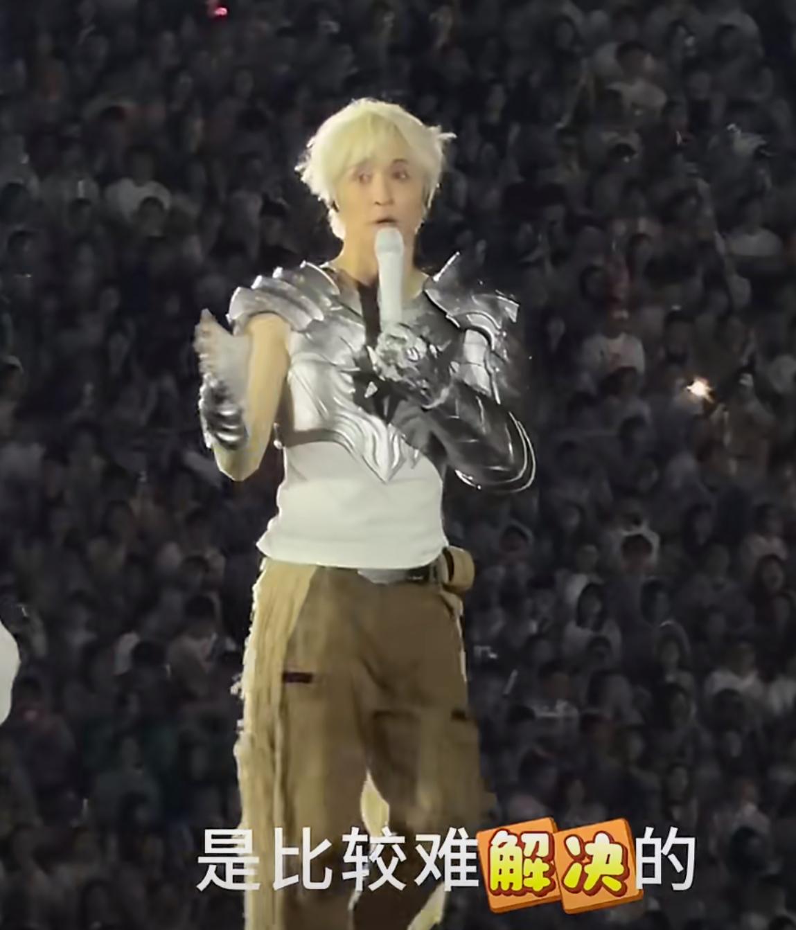 据网友推测薛之谦演唱会退票费用近一亿！太震惊😱了。当晚体育场大约3.97万