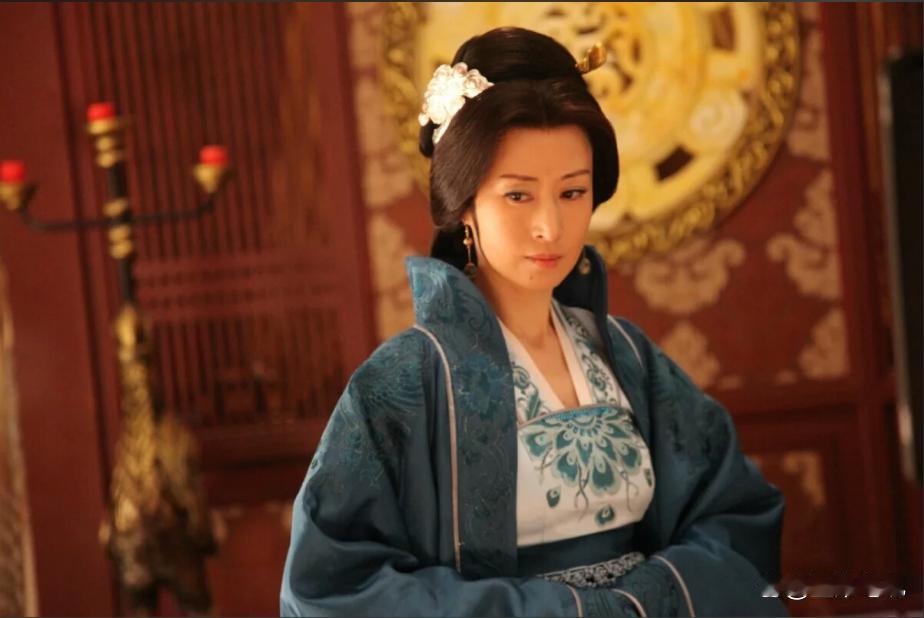 《甄嬛传》里有好多爱情故事，要我说最好的爱情当属温实初和沈眉庄。皇帝和甄嬛，皇帝