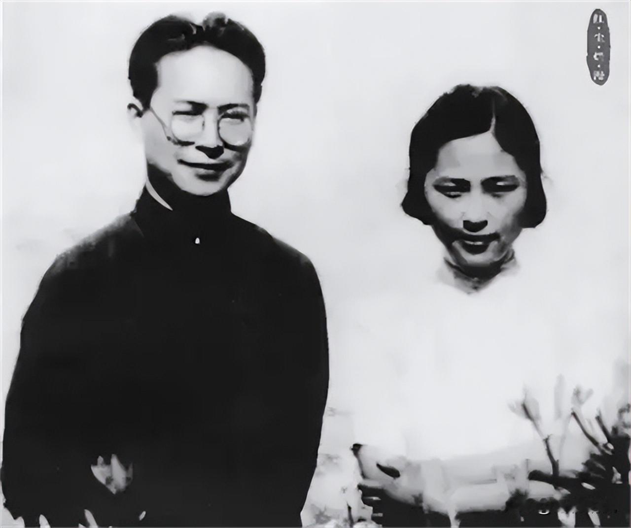 1949年，沈从文喝下煤油割腕自杀，被救下后，他想要拉着妻子张兆和的手，妻子却甩