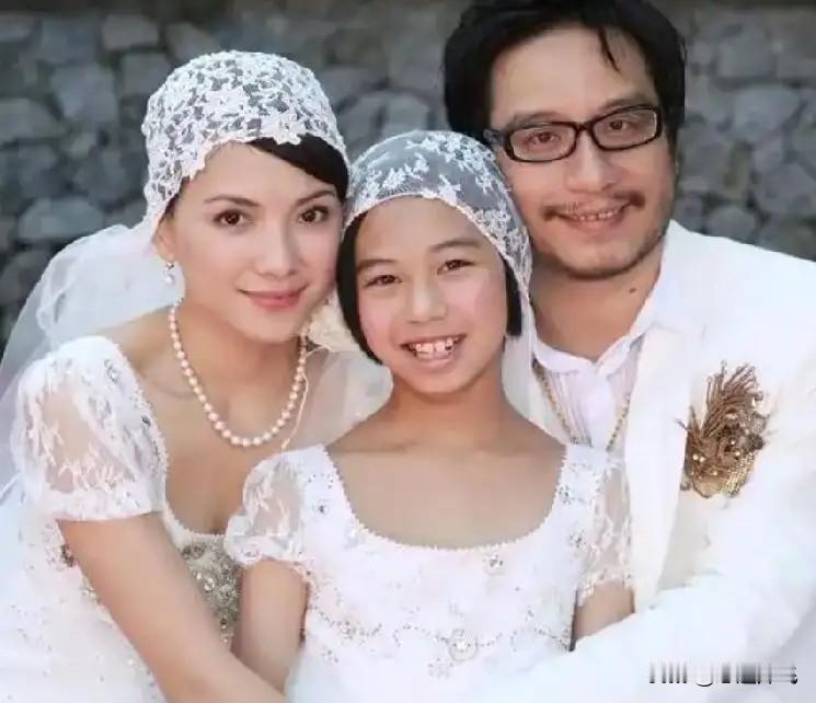 李心洁说自己人气太低，很难过同时他还说为了养前夫的女儿耽误了事业，原来她也是