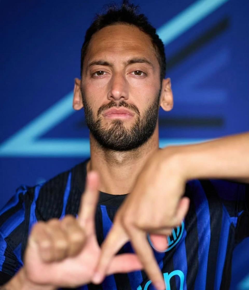 塞翁失马，焉知非福？欧冠与利物浦比赛中受伤退场的恰尔汗奥卢虽然身体没有出现特别的