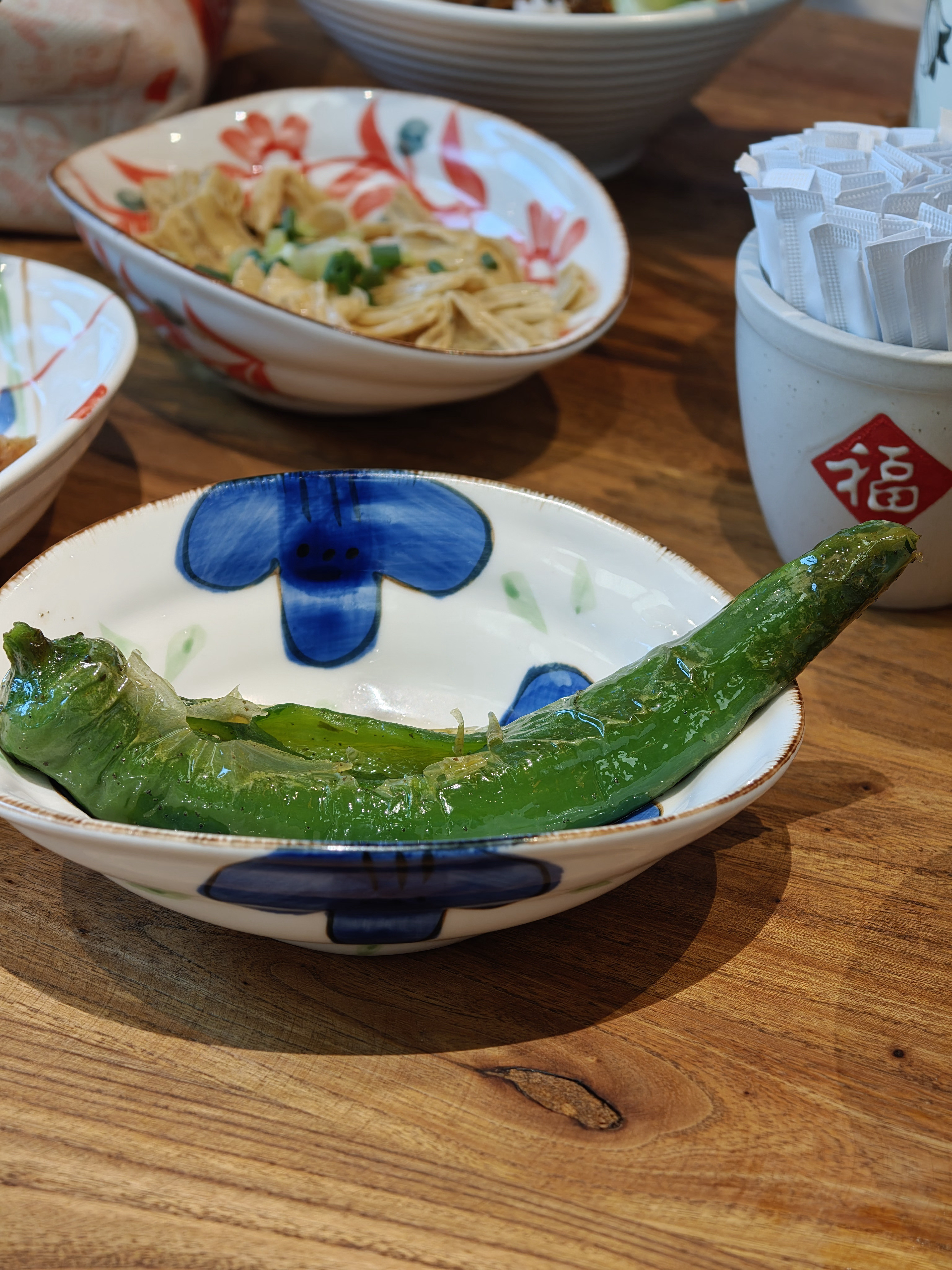 最近广州开了好几家卤肉饭店，虽然说品牌不一样，但味道都大同小异。分量和价格很适合