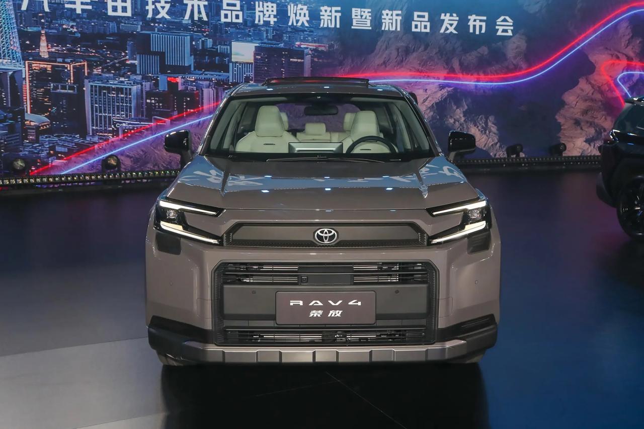 之前一直搞不懂，为啥那么多中年老登喜欢开丰田？[笑着哭]后来等自己人到中年，才