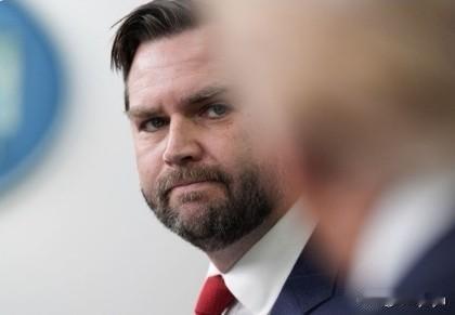 万斯的尴尬：想接特朗普的班？先得亲手签下罢免令华盛顿最近出了件有意思的事：超过