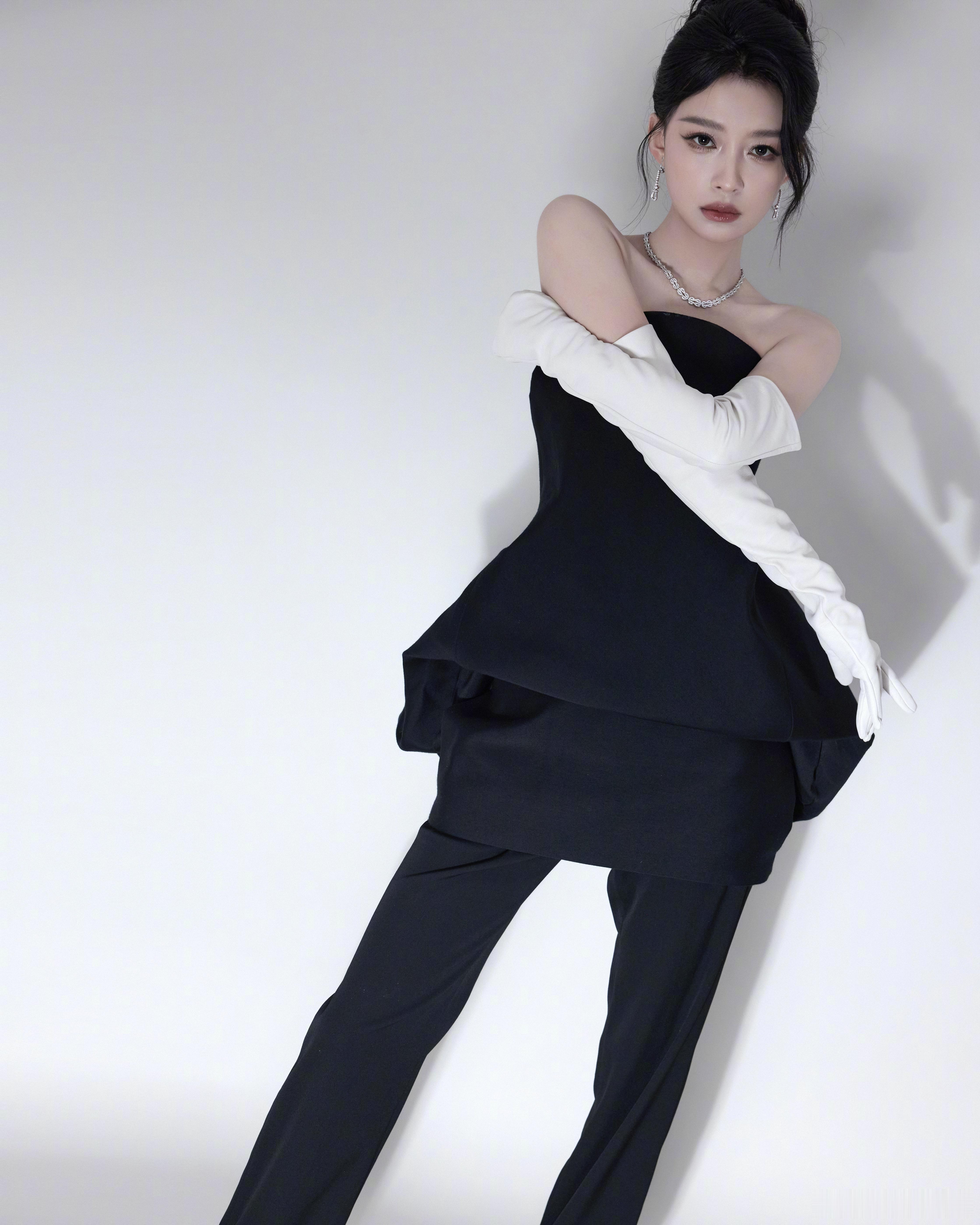 孙怡张若昀聊啥呢这么开心孙怡这个黑丝有点不对劲