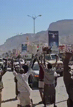 也门发生巨变，第37装甲旅一触即溃，脱下军装逃命，丢失司令部、机场、赛云总统府大