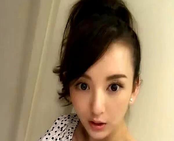 方媛的微博没有设置，所以她十几年前和郭富城还不认识的时候，她的工作记录现在都能看