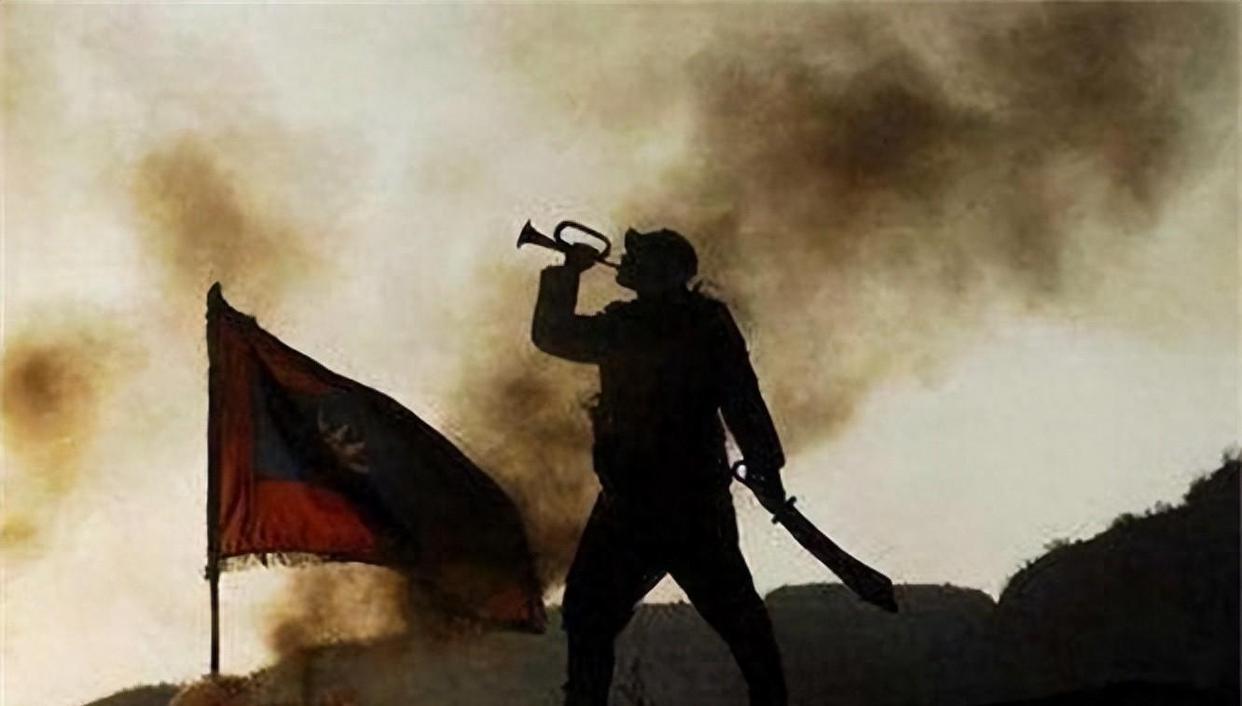 他是董振堂的警卫员，两次经历全军覆没都死里逃生，建国后成为赫赫有名的军分区司令员