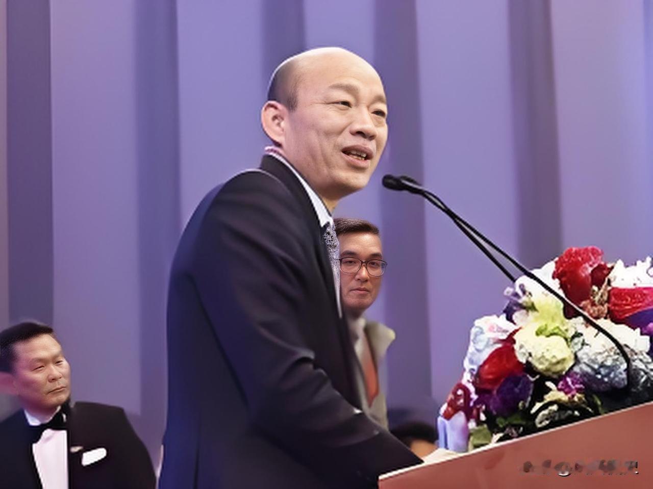 妥妥的打脸现场！韩国瑜带着团队兴冲冲飞往英国，本想借着“立法院长”的名头，在