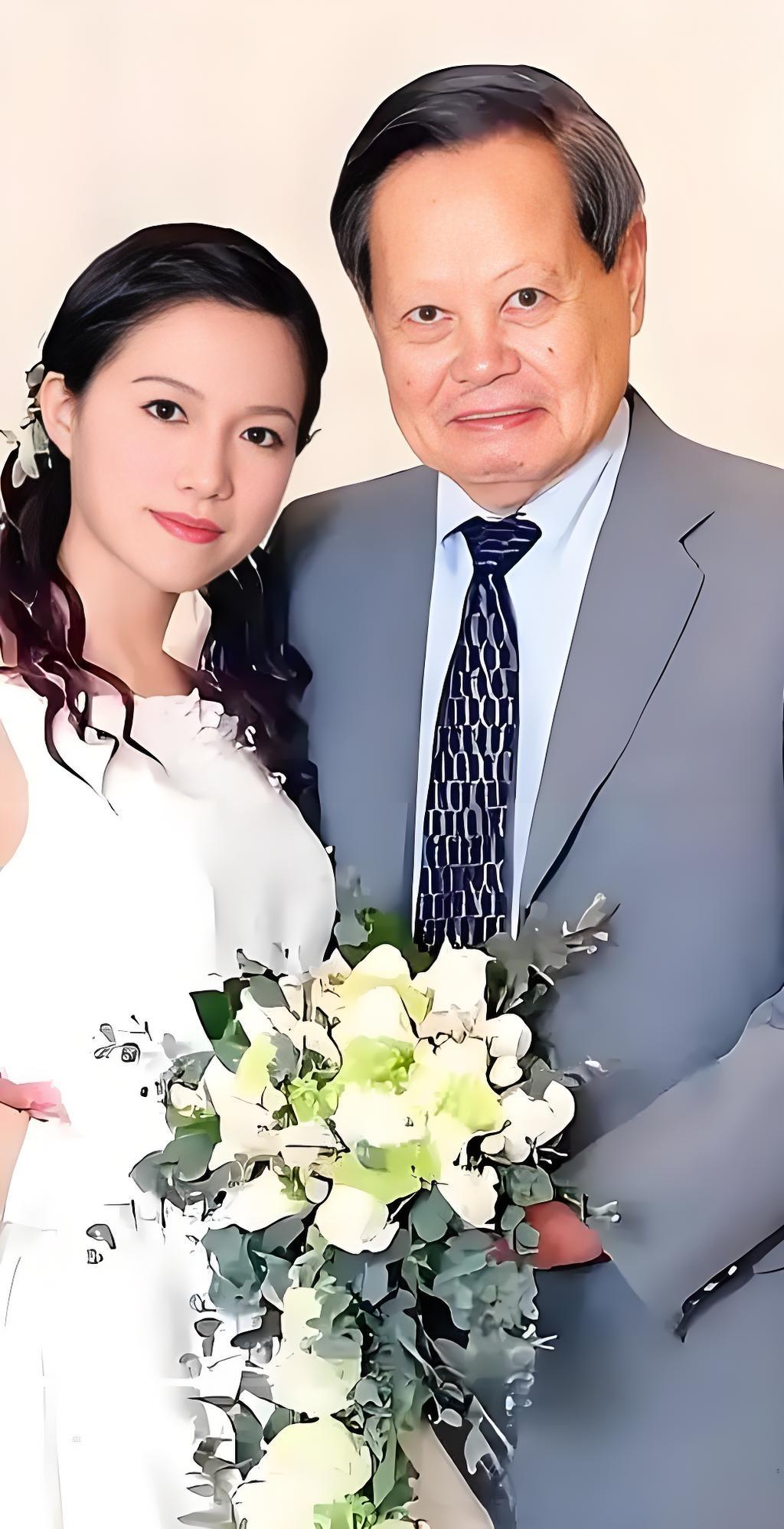 杨振宁先生辞世，这段跨越21年的相伴，终究成了岁月里的温暖注脚。外界曾因5