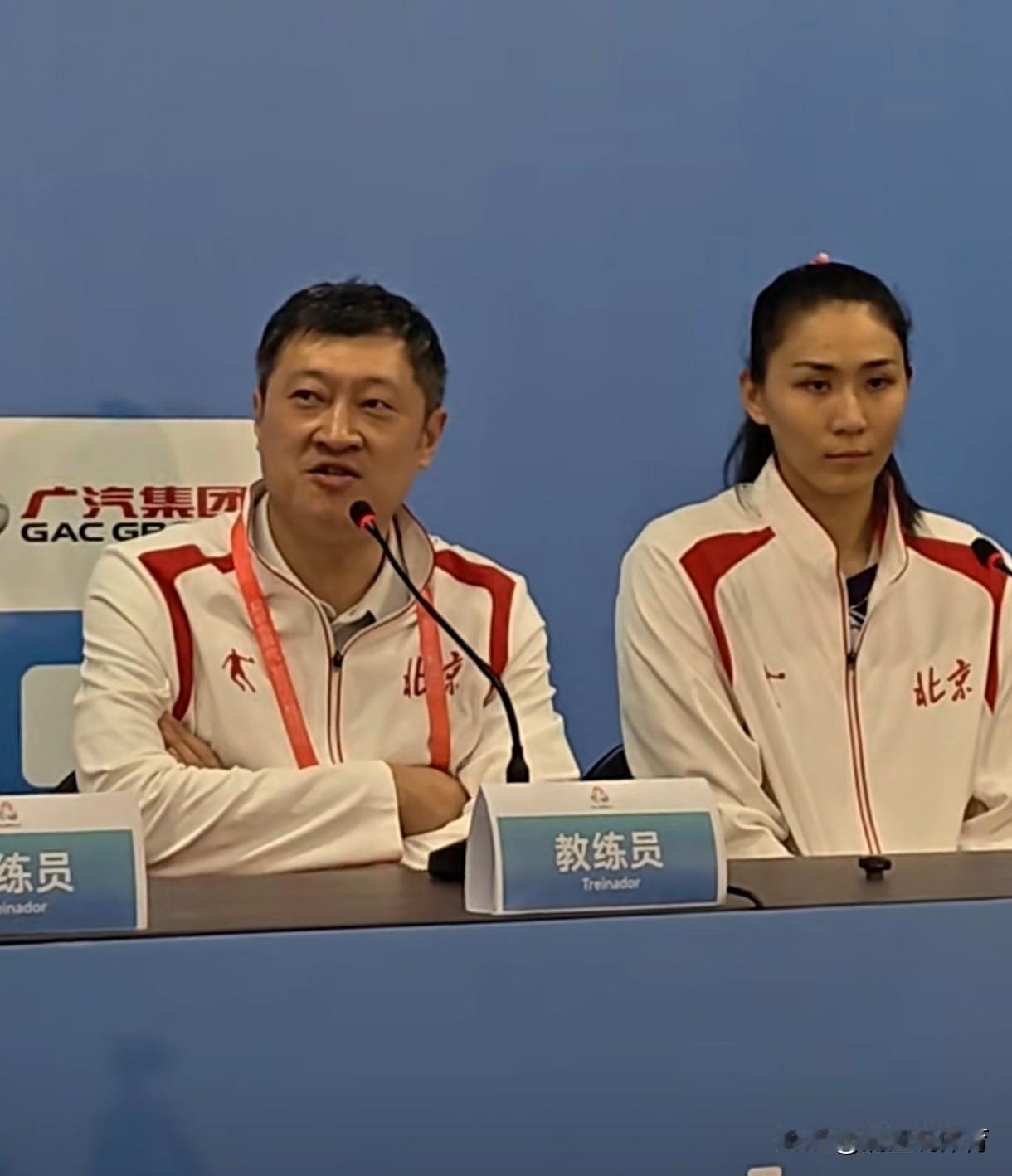 匡琦并未“下课”！北京女排新赛季执行双主教练战略！金烨、王云蕗领衔的北京女排在全