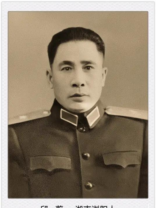 1957年，一开国少将在海边钓鱼时意外去世，因死因太过蹊跷，部队首长便让专案组展