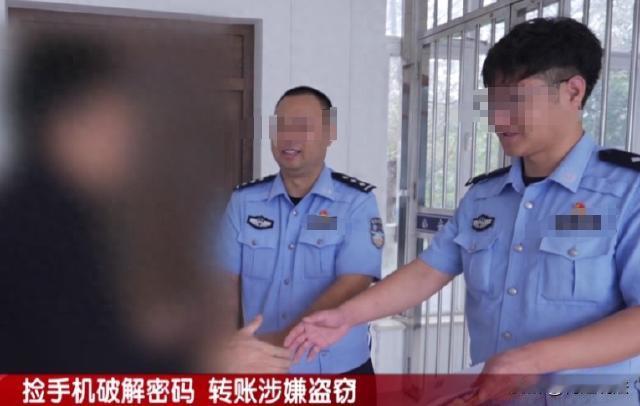 北京大兴，王先生打车回家把手机遗落在车上，补卡后发现微信上的两千多元余额被盗。