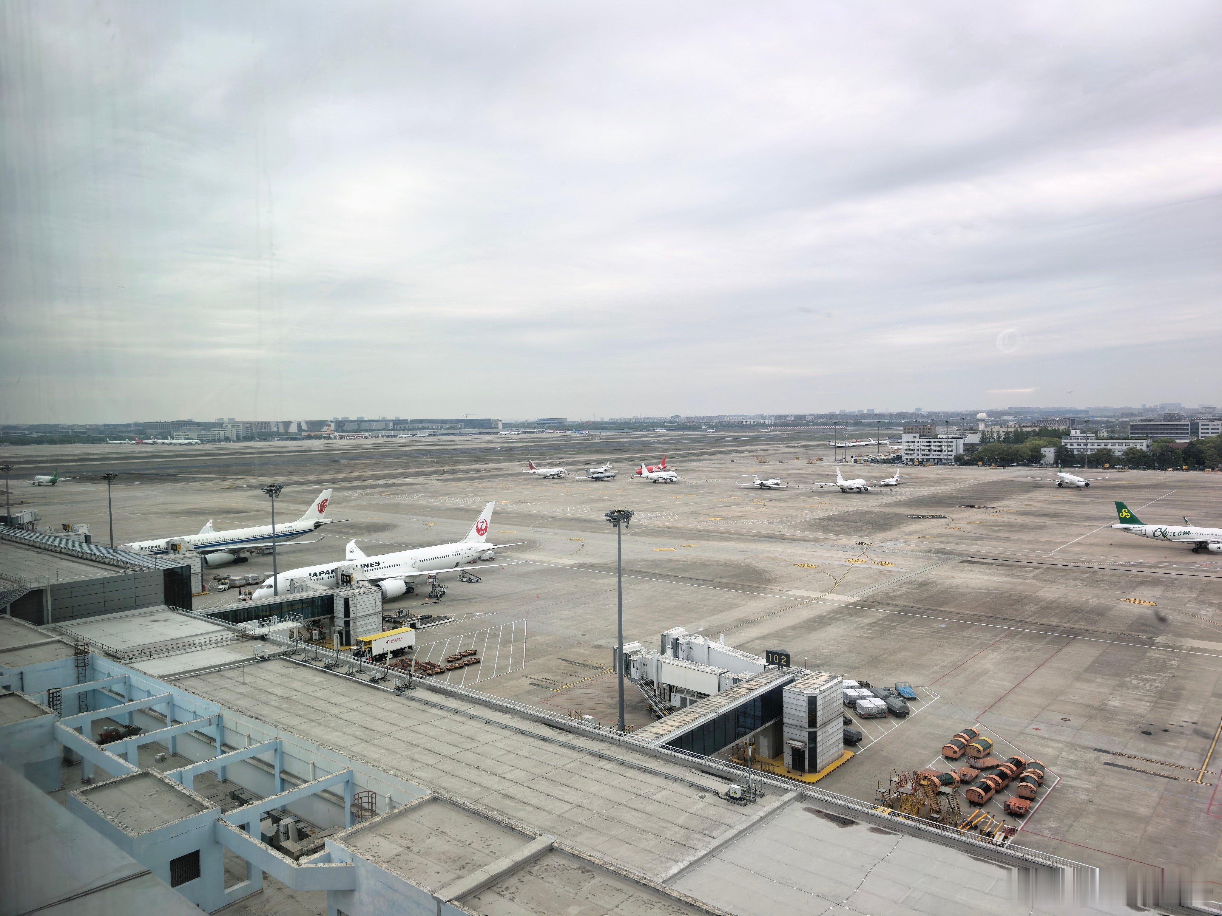 酒店这房间，一定是飞机爱好者的最爱上海·上海虹桥国际机场希尔顿酒店