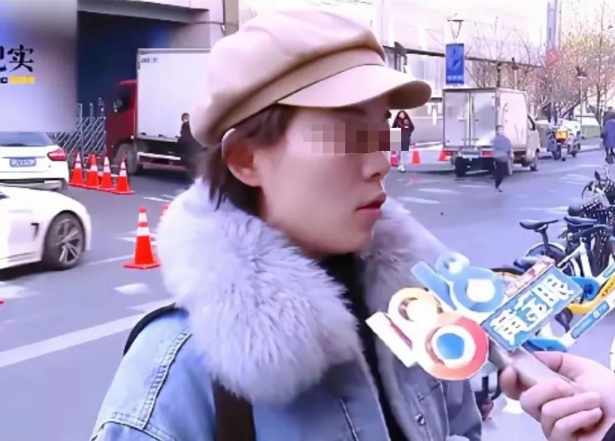 “真能作”！杭州一32岁女子，在火锅店让服务员给她接水，眼见是开水，她立马倒掉并