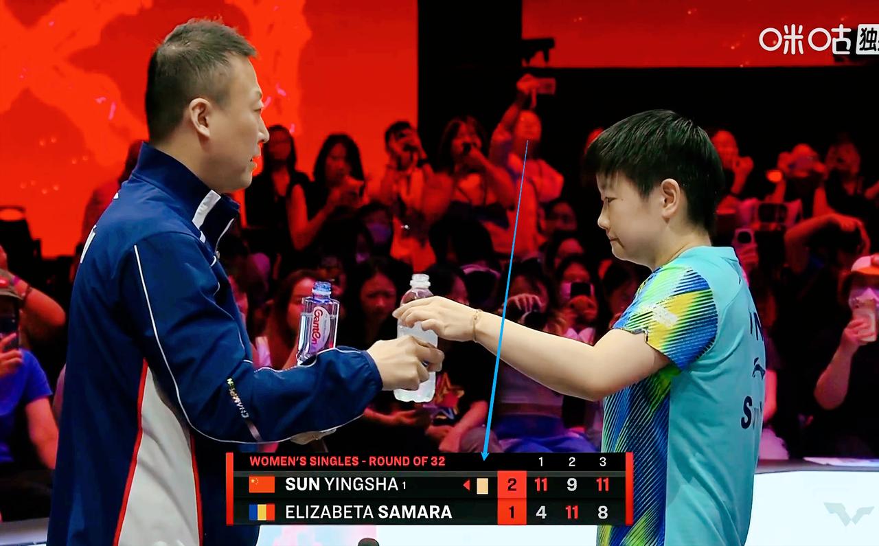 不解！裁判为何给了孙颖莎黄牌？我没看到孙颖莎犯规呀。难道萨马拉被扣分，莎