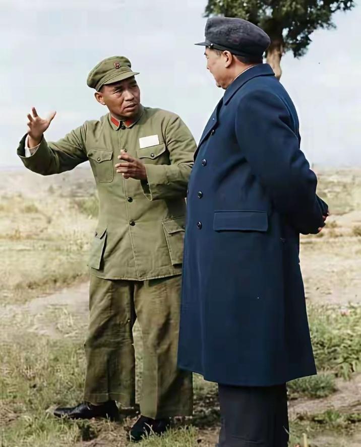 许世友跟毛主席汇报烈士安葬情况。这是济南英雄山的由来，1952年10月27日，毛