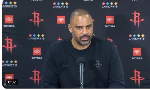 火箭队的主教练乌度卡批评了火箭的其他球员，因为他们的表现实在太差了。乌度卡