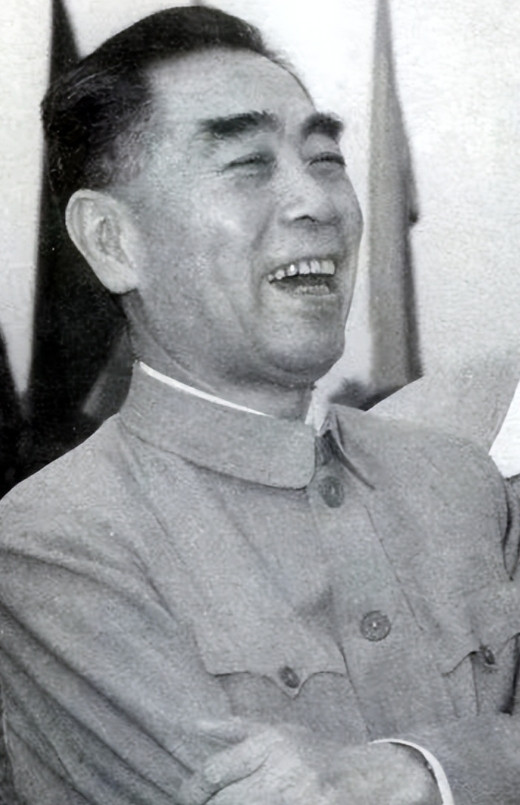 1955年，周总理和25年没见的初恋见面，回家后他告诉邓颖超这件事。邓颖超问他“