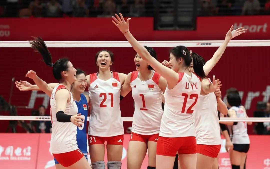 国内女排只会硬砸？前交叉成功率58%却没人用看一场球就明白。二传把球往四号