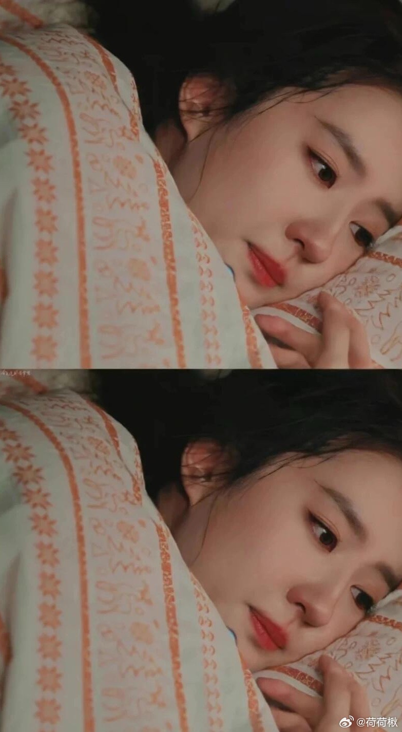 刘亦菲几乎没有法令纹刘亦菲大爆剧里更是，无比真实，躺下也没有