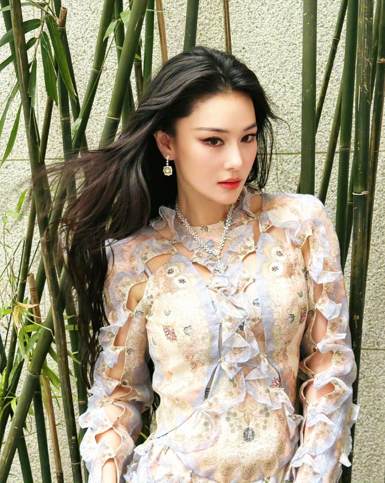 @张馨予～ELLE风尚大典80周年庆[比心]