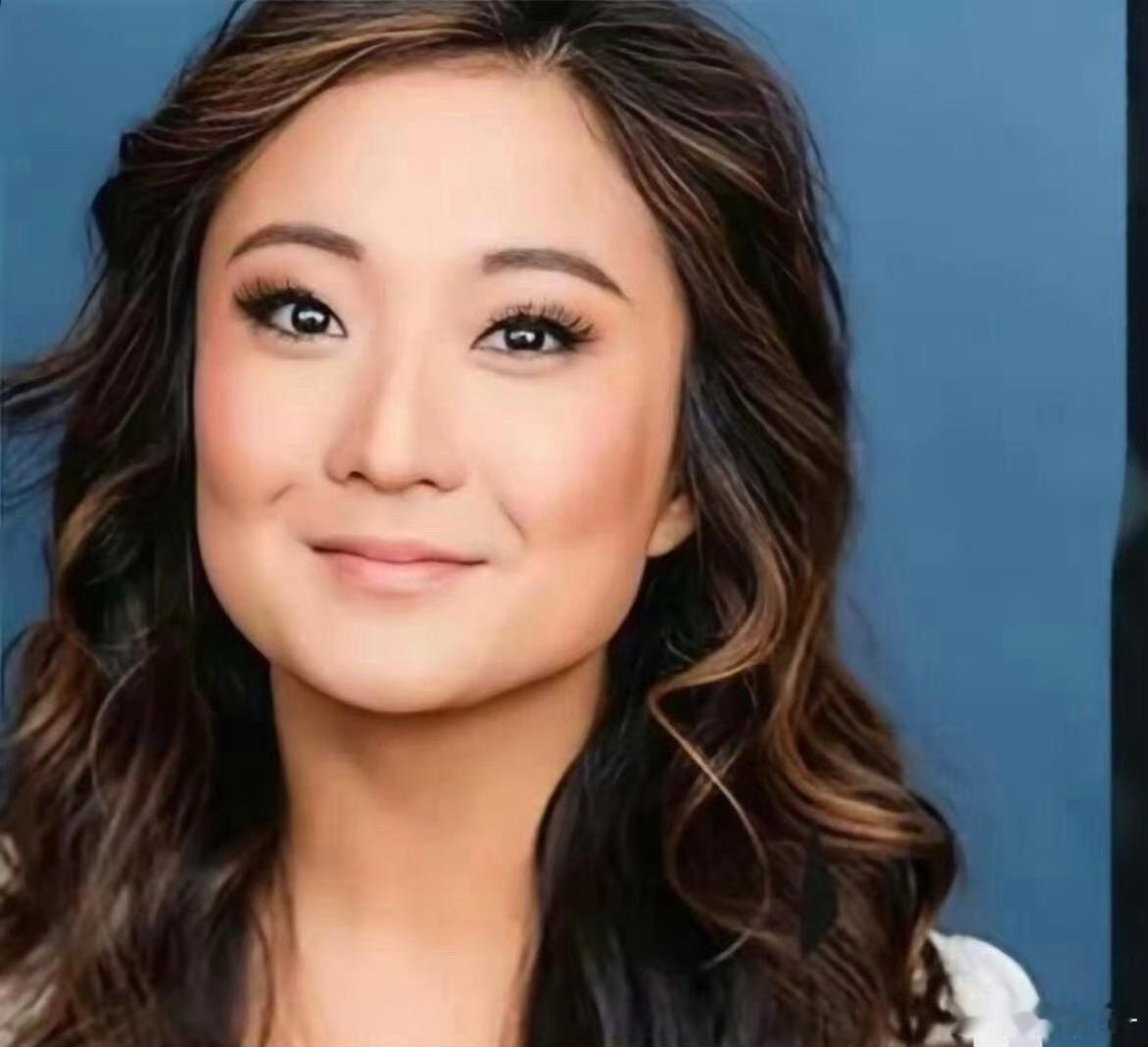 贾玲现身巴黎，不仅瘦风格也大变了。贾玲的新风格你喜欢吗？她在做她喜欢的自己，那个