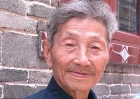 🌞1979年，一位老人为了证明自己红军战士身份，来到北京找当年的政治部主任
