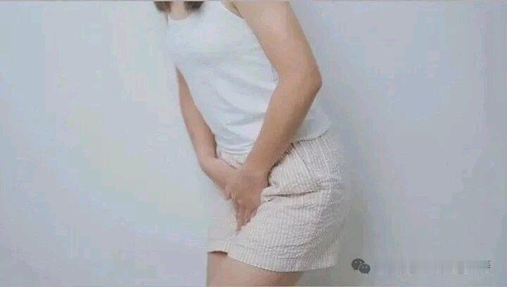 “痛经脱裤检查”和“辅导员同吃同住”，要放在一起看才懂背后的离谱逻辑。之前同济
