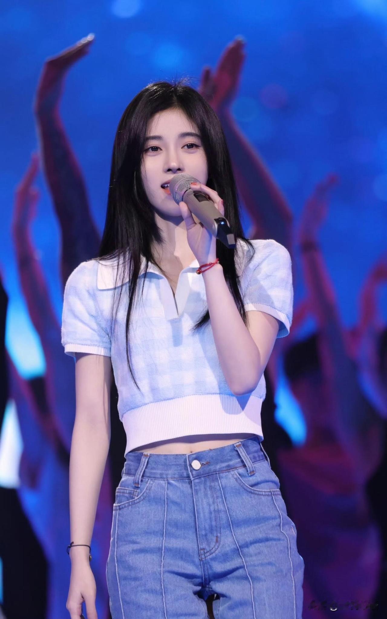 怎么会这么好看呢[爱心]鞠婧祎素妆彩排太绝了！谁懂啊家人们！鞠婧祎彩排的俊