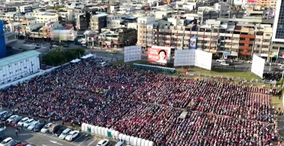 许智杰造势活动号称“现场7万人”民进党立委许智杰今天（21日）在高雄凤山