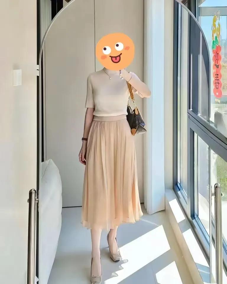 老公单位周末要聚餐，我其实这两套都可以，相比蓝色那款会出挑一些，也更正式一点，想