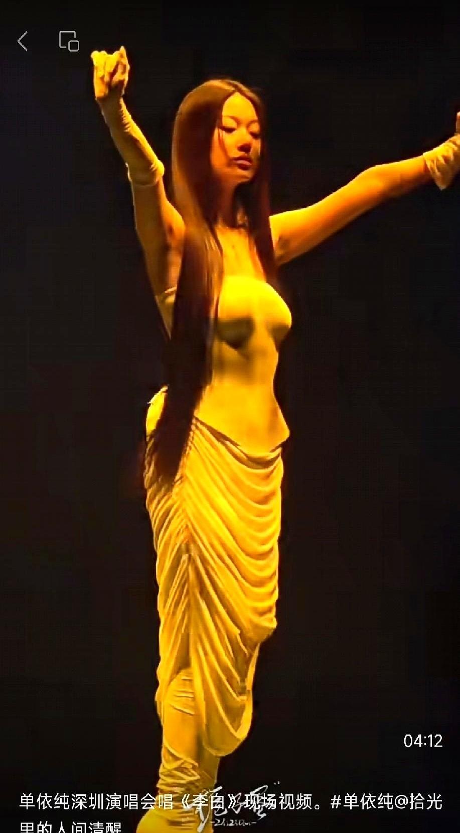 六小龄童又因为孙悟空的形象跟人“杠”上了。他家四代演猴戏，父亲章宗义是著名的